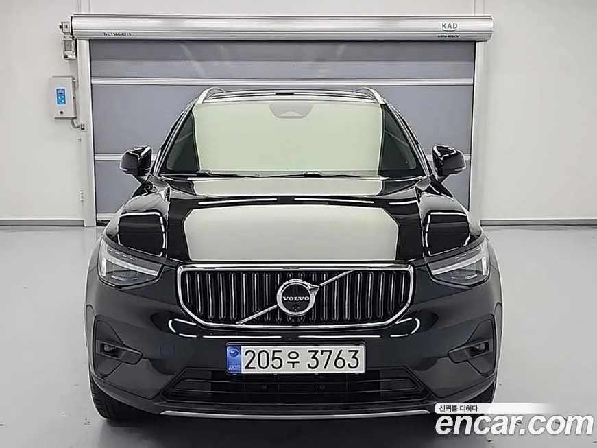 Volvo XC40 — фото 1