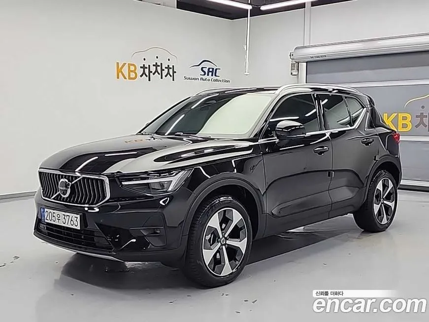 Volvo XC40 — фото 7