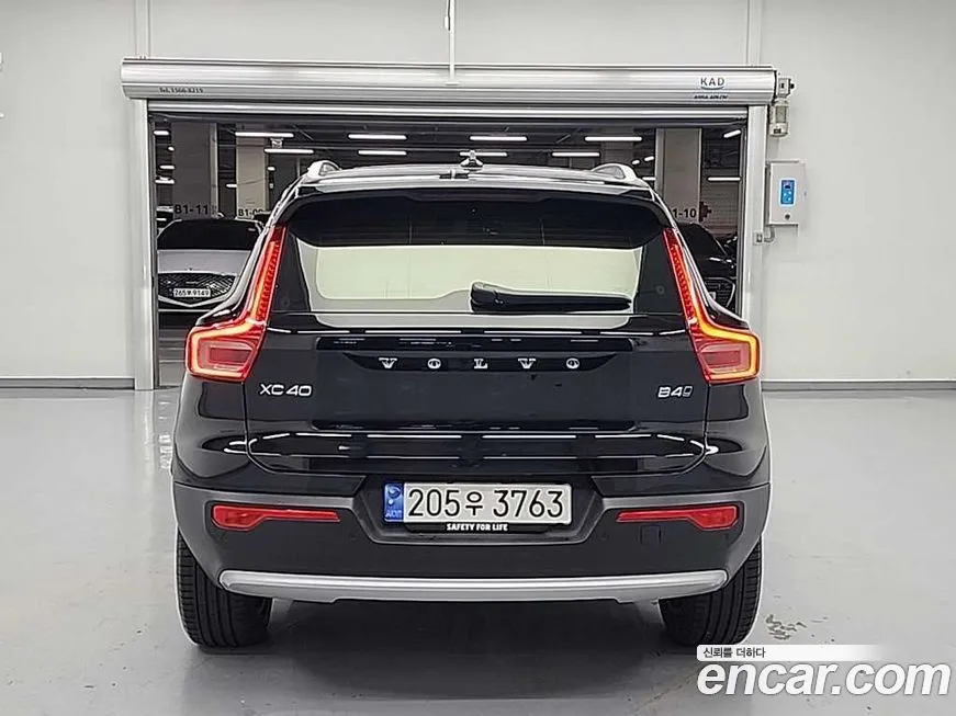 Volvo XC40 — фото 4