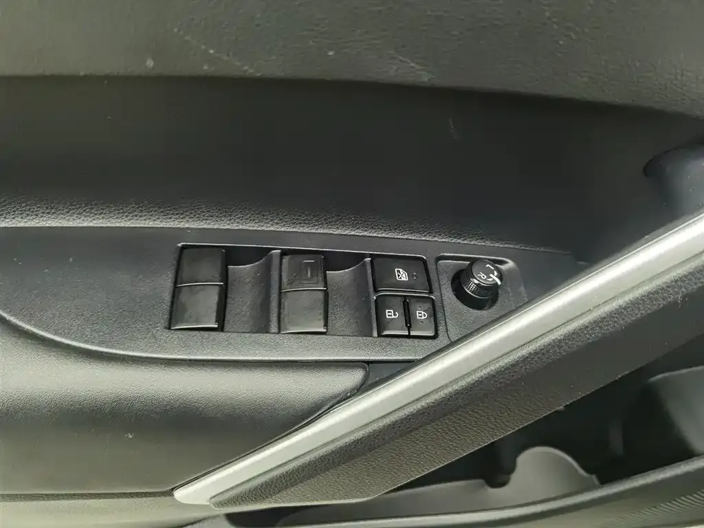 Toyota Corolla Cross — фото 4
