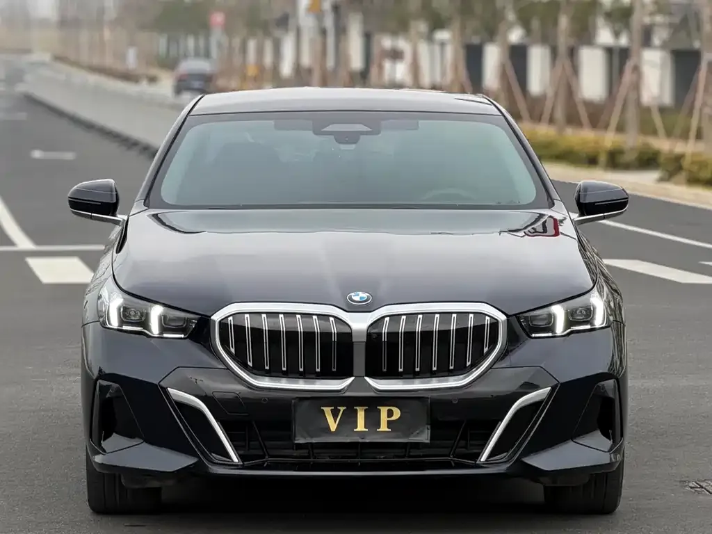 BMW 5 Series — фото 1