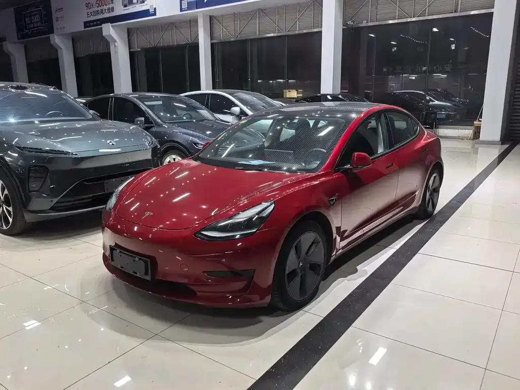 Tesla Model 3 — фото 1