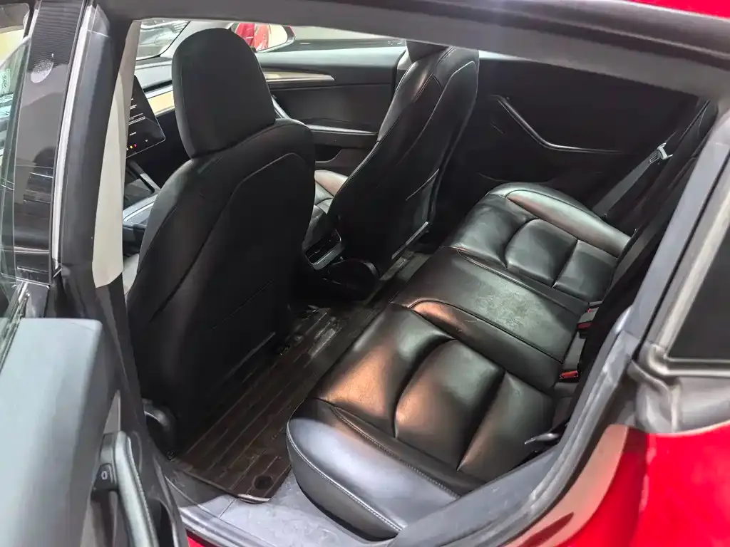 Tesla Model 3 — фото 5