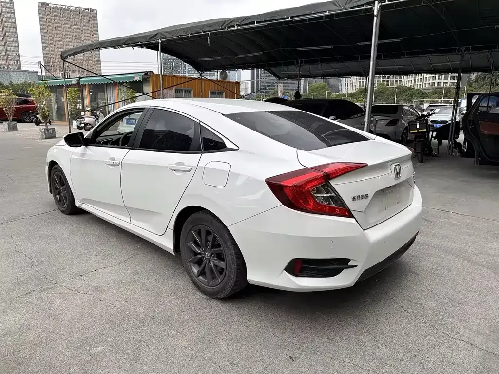 Honda Civic — фото 4