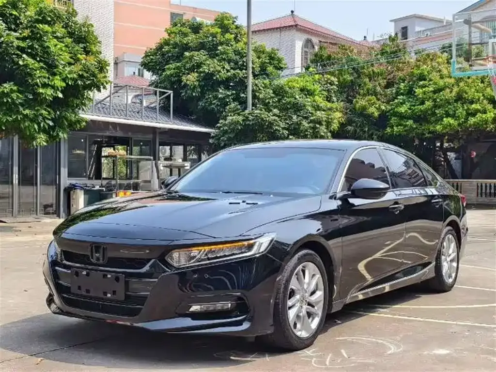 Honda Accord — фото 1