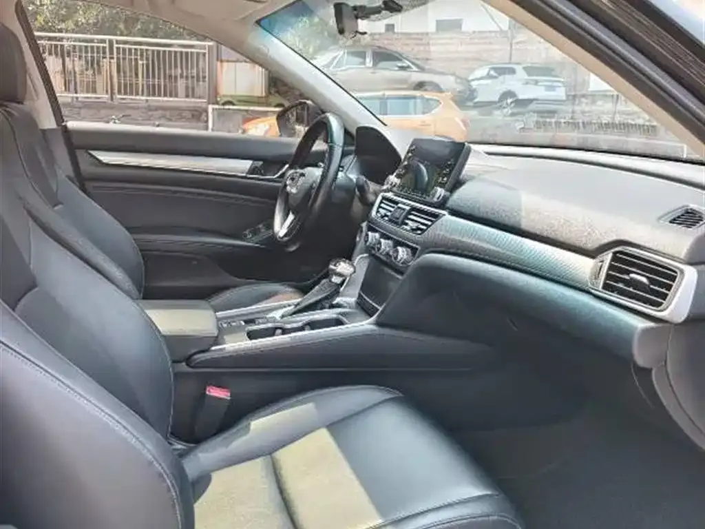 Honda Accord — фото 7