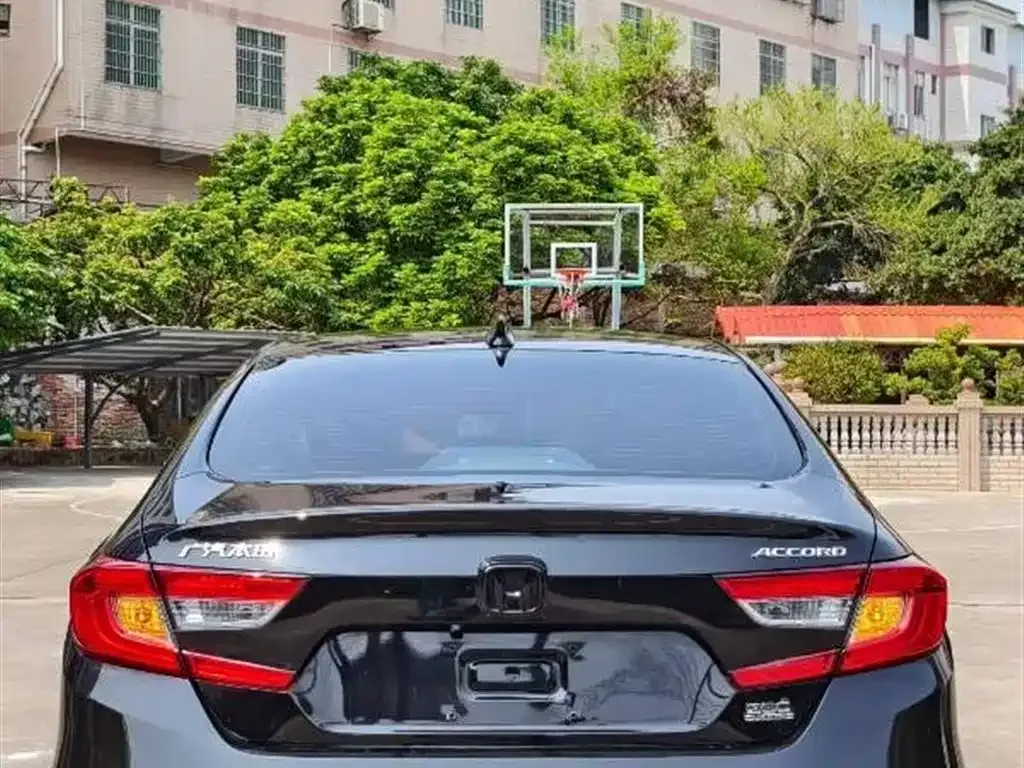 Honda Accord — фото 8