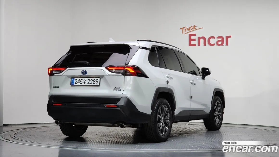 Toyota RAV4 — фото 2