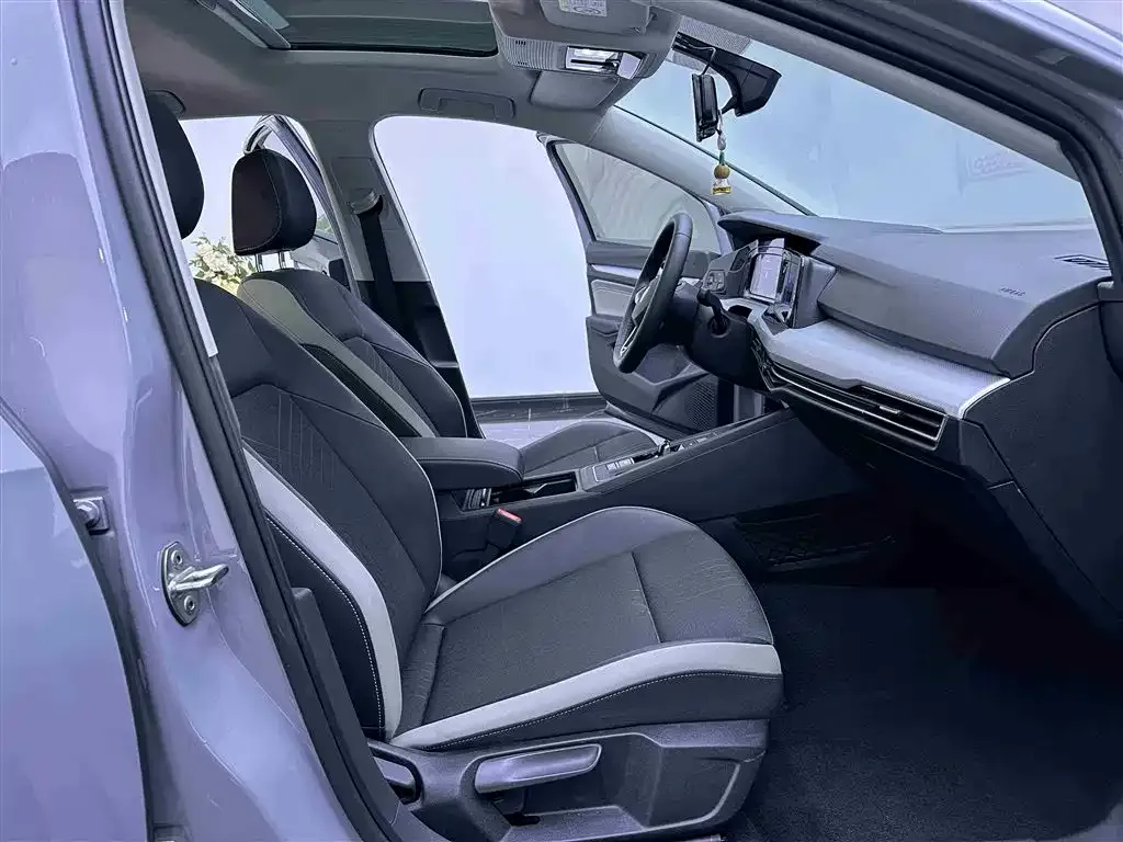 Volkswagen Golf 2023 из CN, фото 9