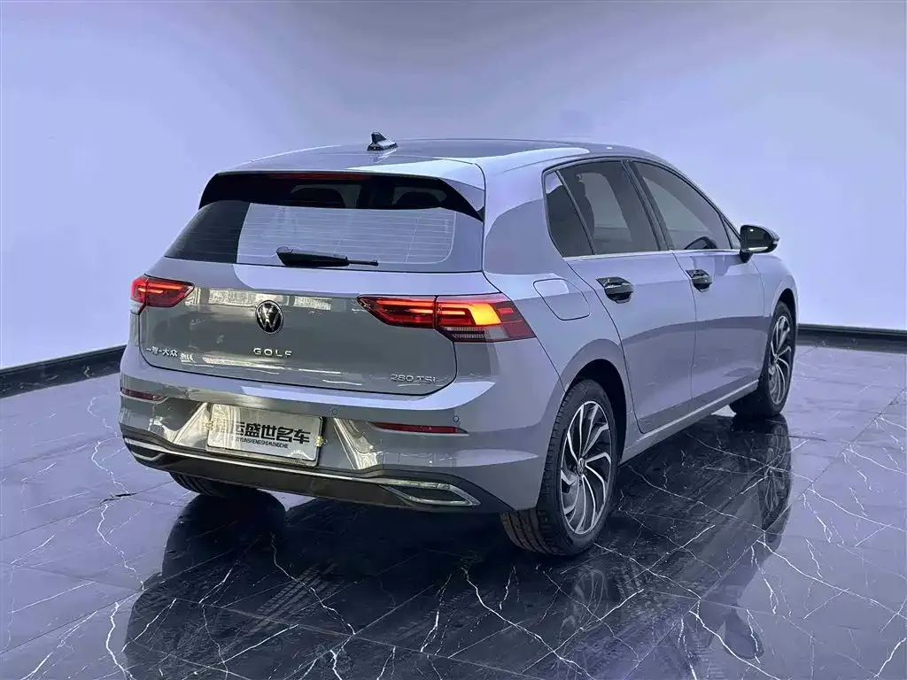 Volkswagen Golf 2023 из CN, фото 7