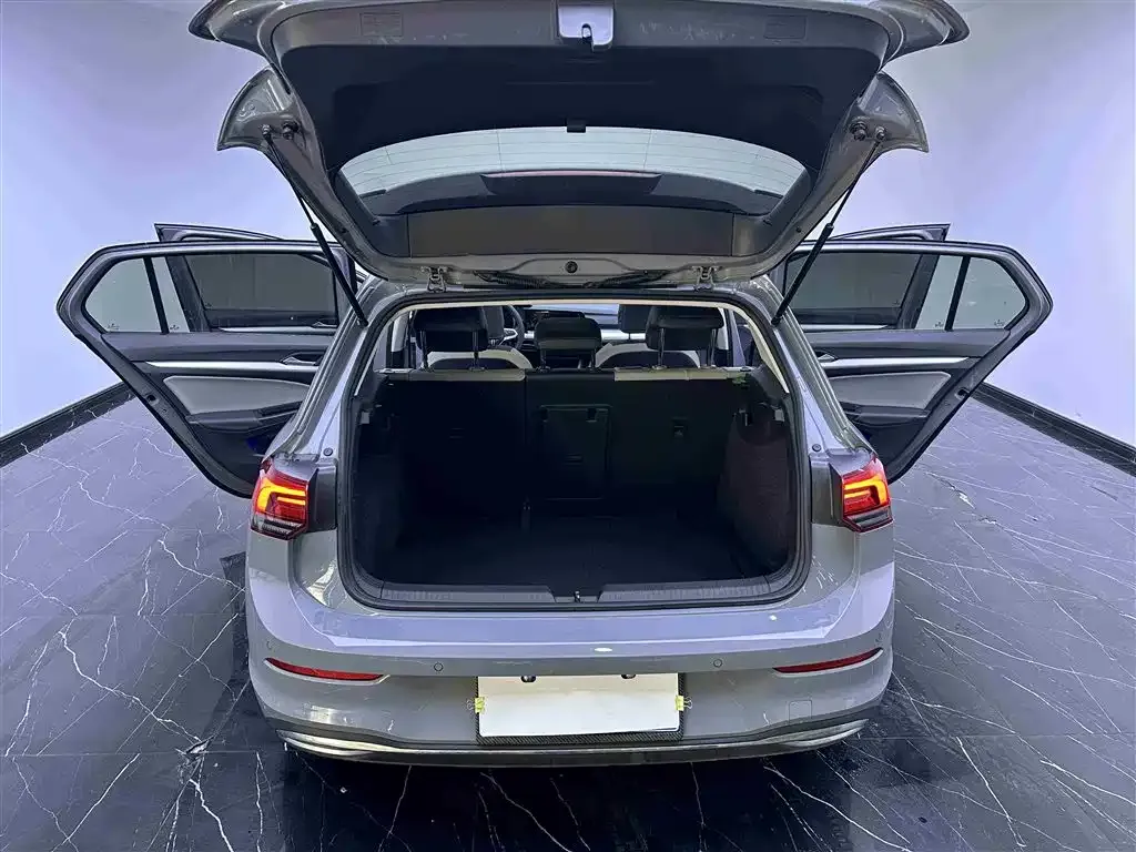 Volkswagen Golf 2023 из CN, фото 6