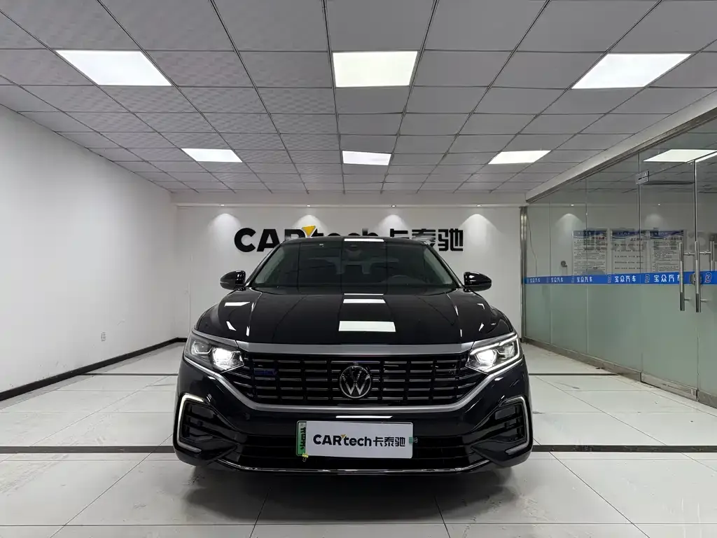 Volkswagen Passat New Energy — фото 3
