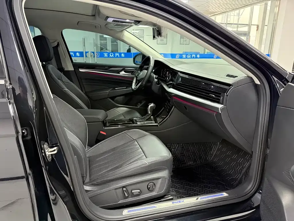 Volkswagen Passat New Energy — фото 6