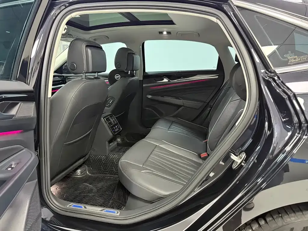 Volkswagen Passat New Energy — фото 10