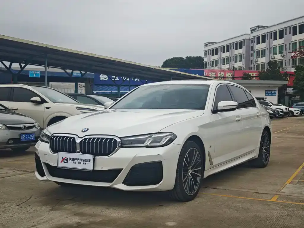 BMW 5 Series — фото 1