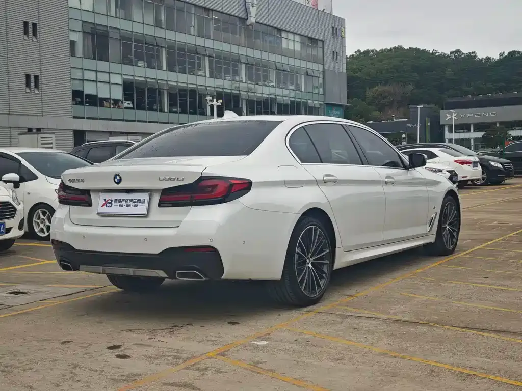 BMW 5 Series — фото 10
