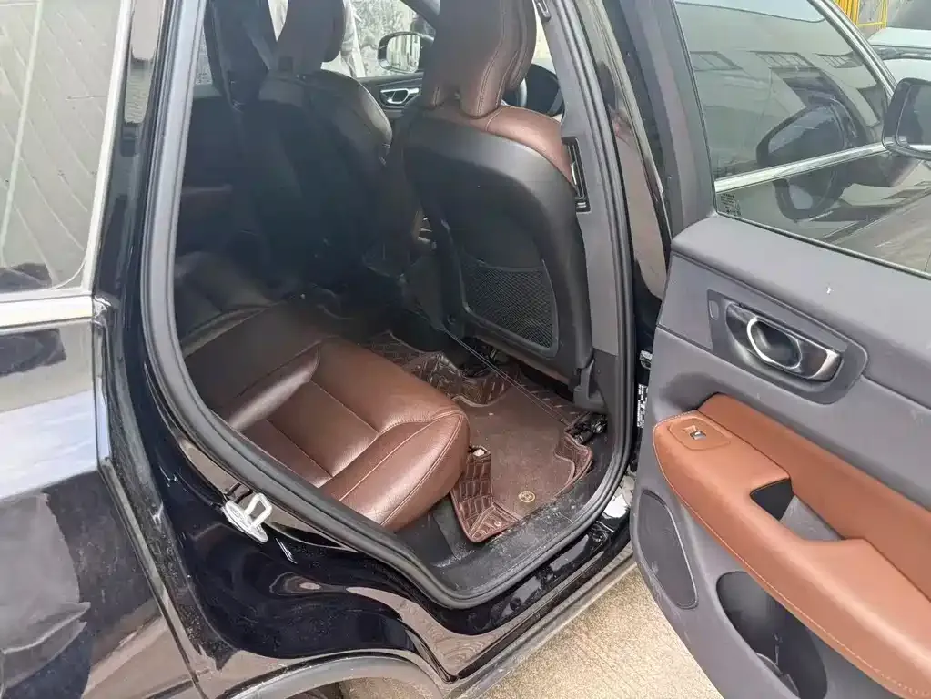 Volvo XC60 2024 из CN, фото 7