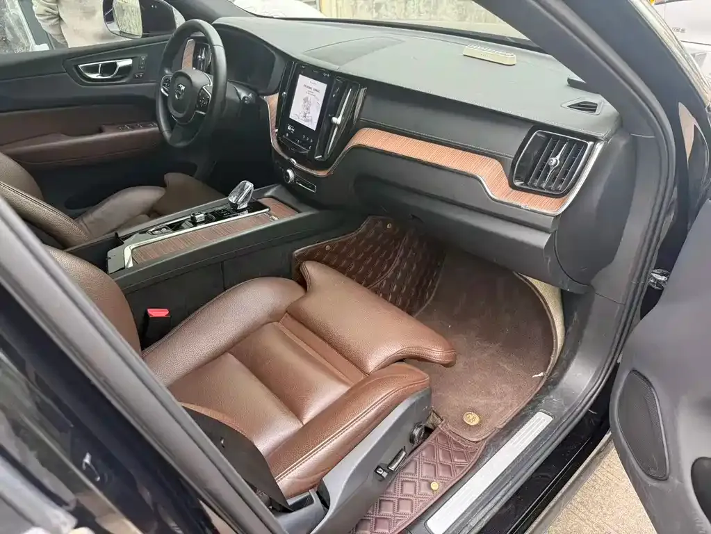 Volvo XC60 2024 из CN, фото 9