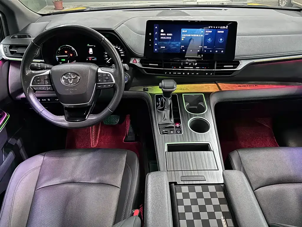 Toyota Sienna — фото 9