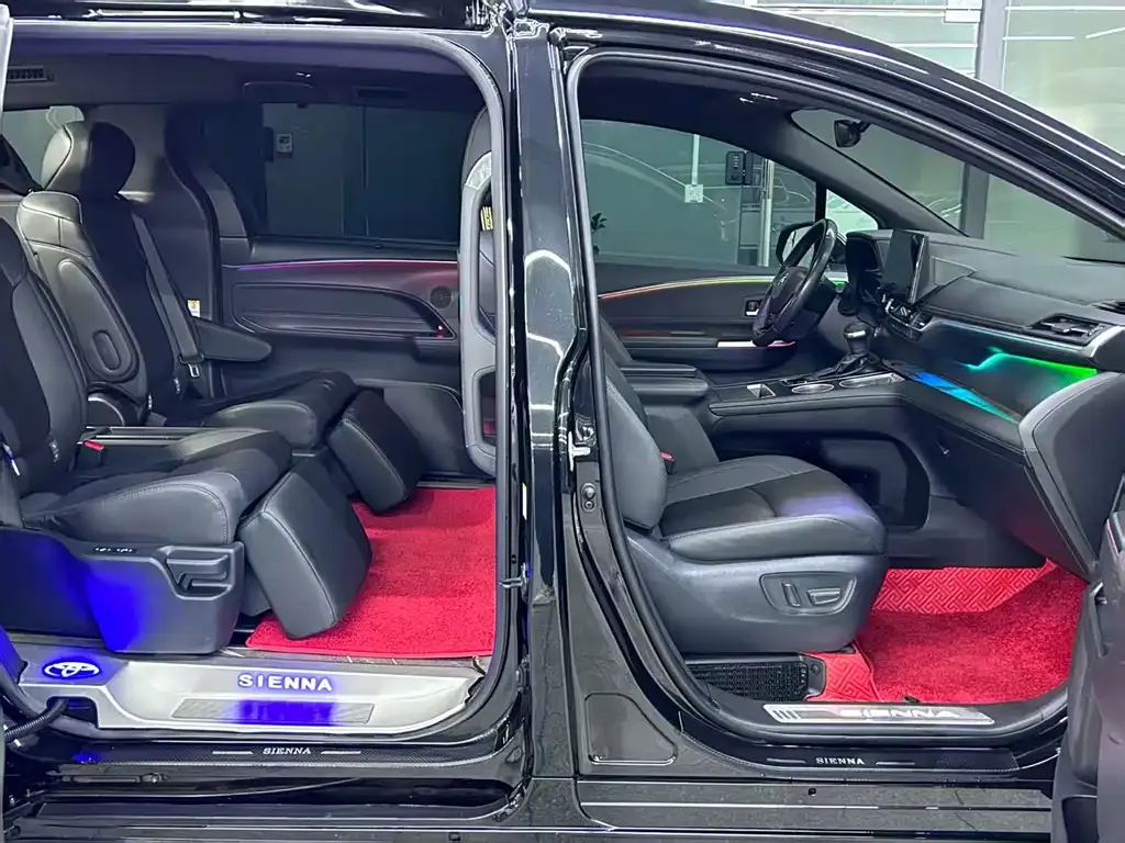 Toyota Sienna — фото 2