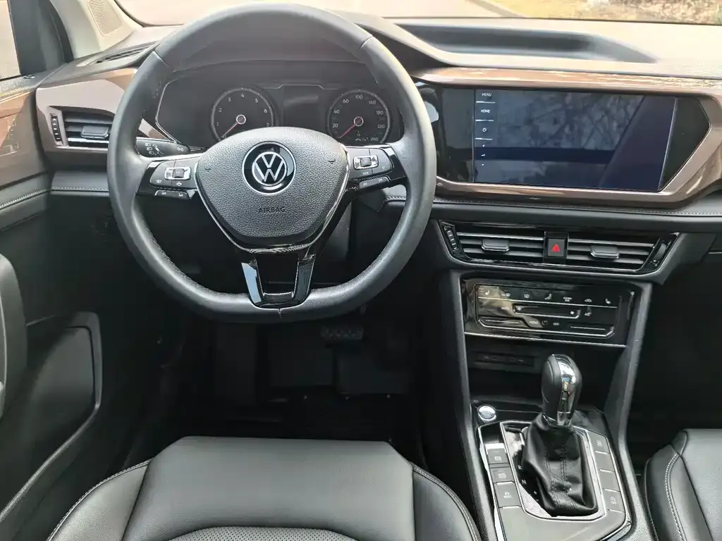 Volkswagen Tharu — фото 8
