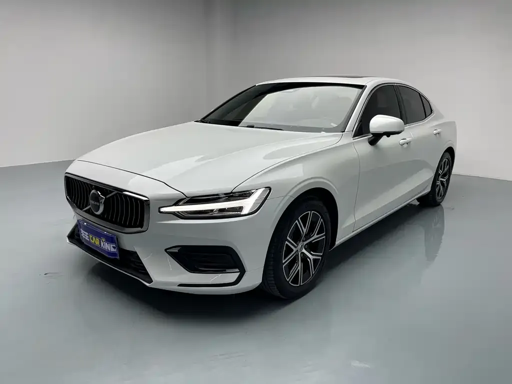 Volvo S60 — фото 1