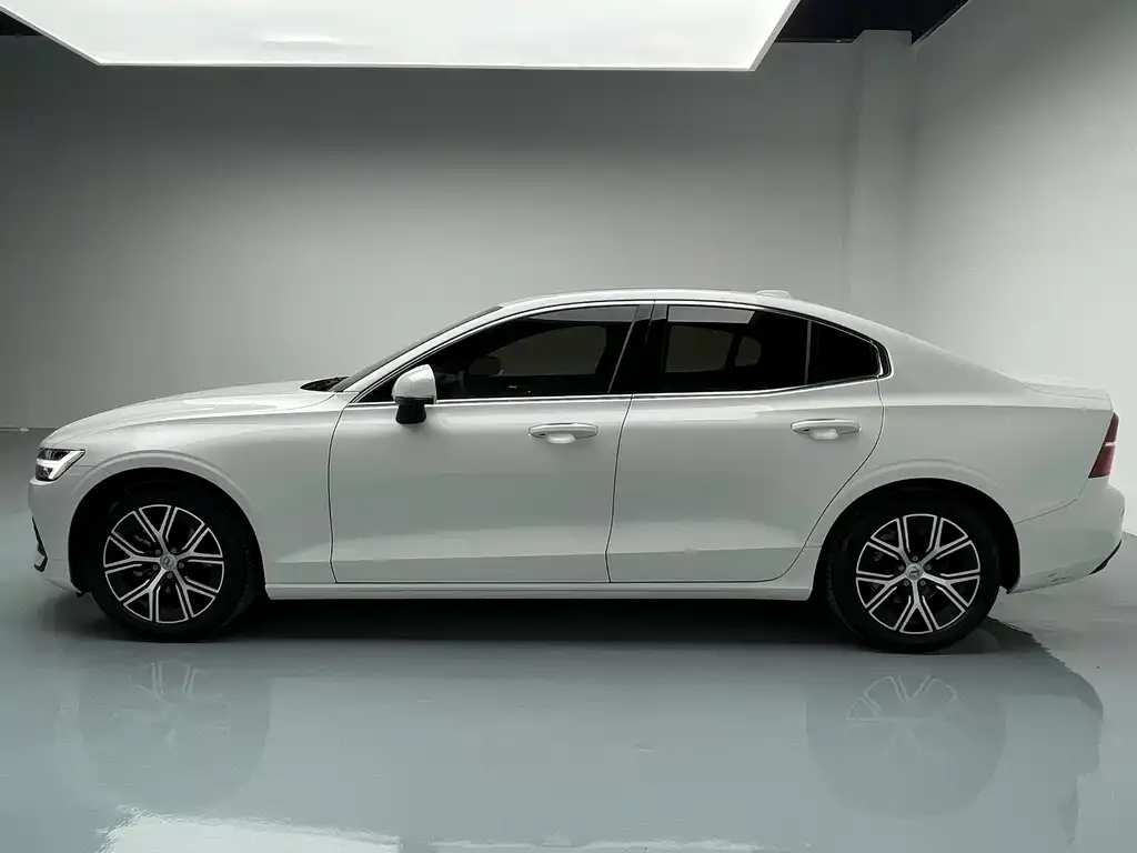 Volvo S60 — фото 8