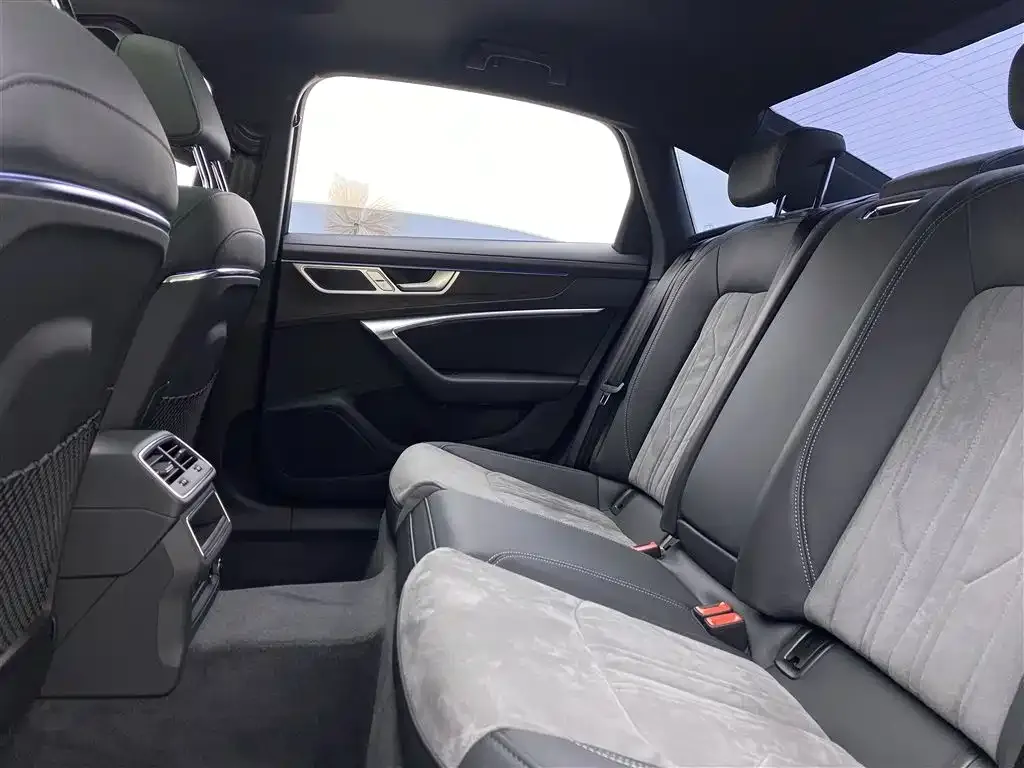 Audi A6L 2023 из CN, фото 5