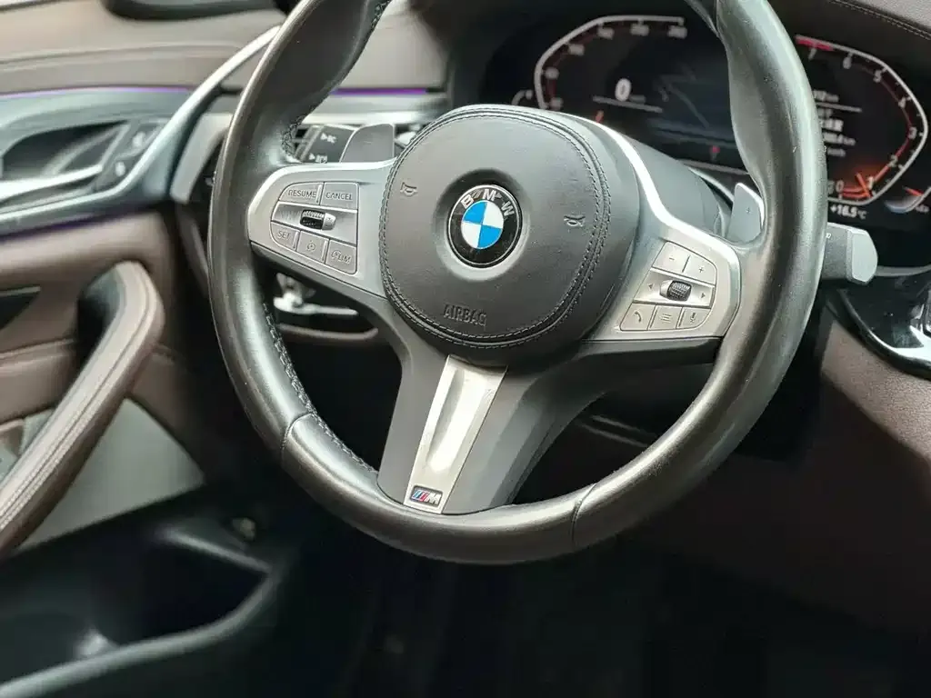 BMW 5 Series 2023 из CN, фото 2