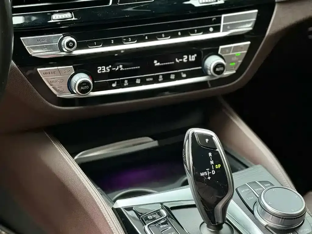 BMW 5 Series 2023 из CN, фото 5