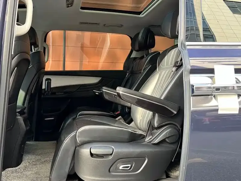 Roewe iMAX8 2022 из CN, фото 2