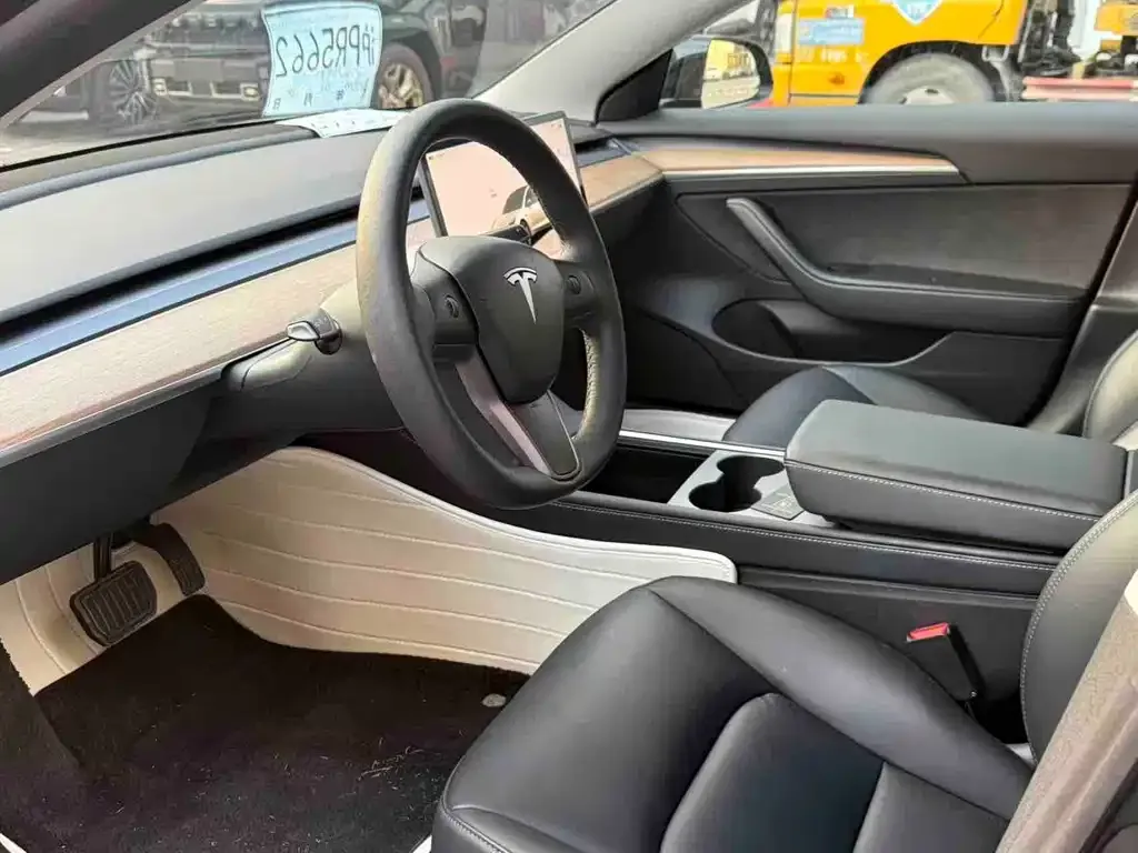 Tesla Model 3 — фото 5
