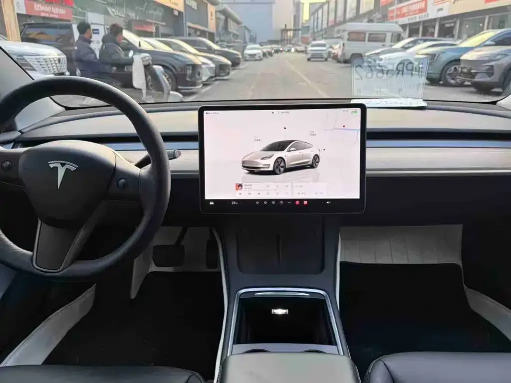 Tesla Model 3 — фото 6