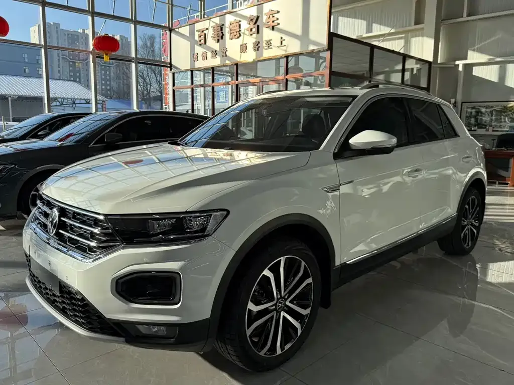 Volkswagen T-Roc — фото 1