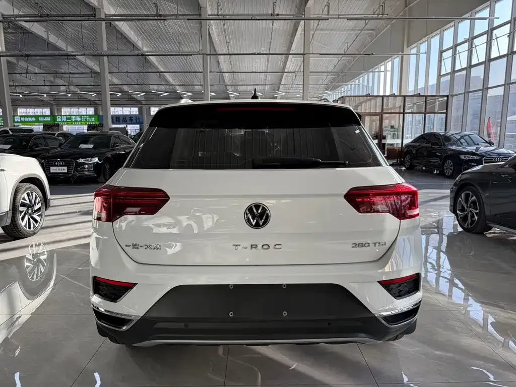 Volkswagen T-Roc — фото 6