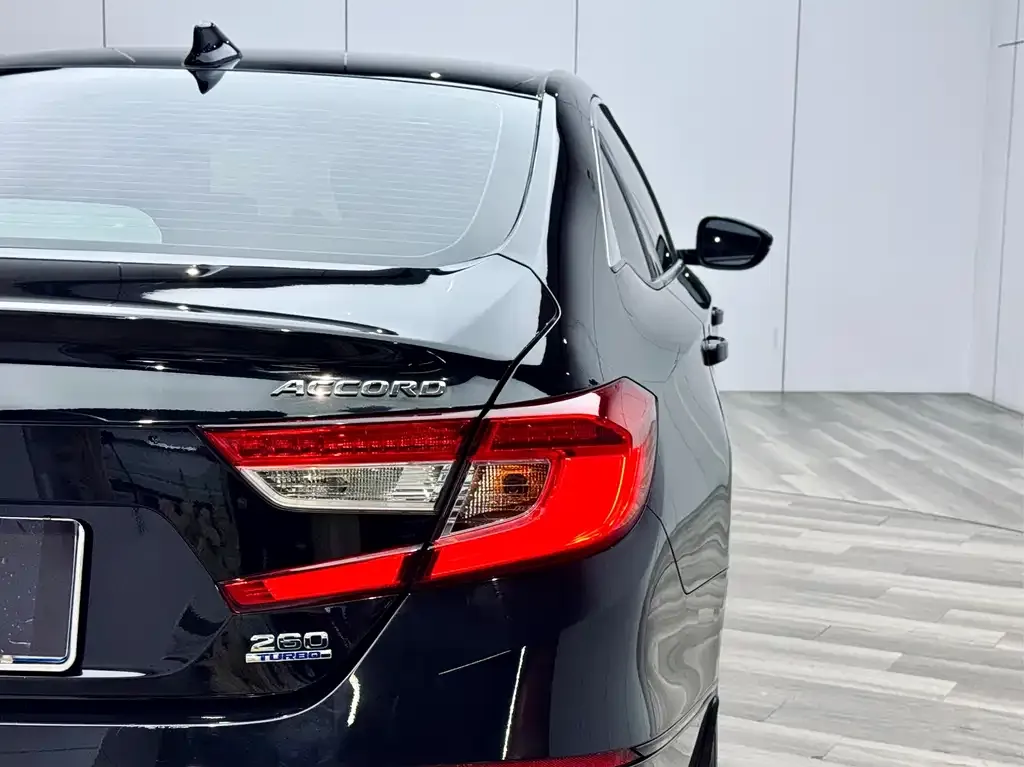 Honda Accord — фото 9
