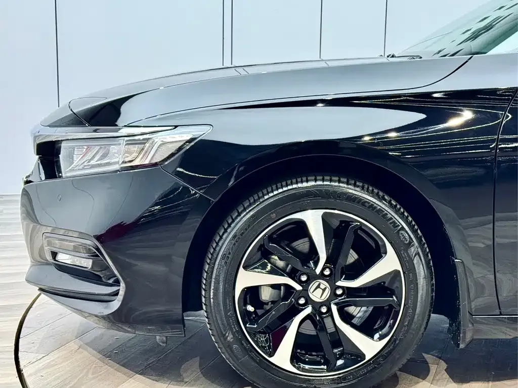 Honda Accord — фото 10