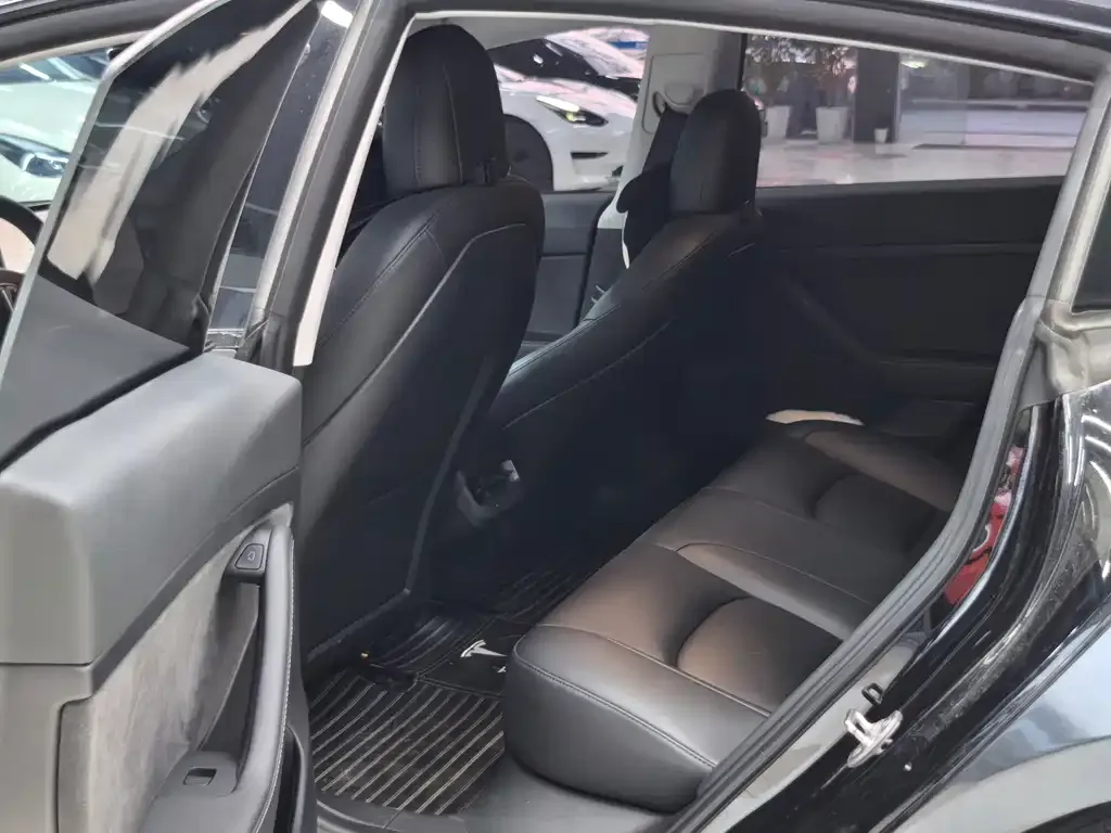 Tesla Model 3 — фото 2