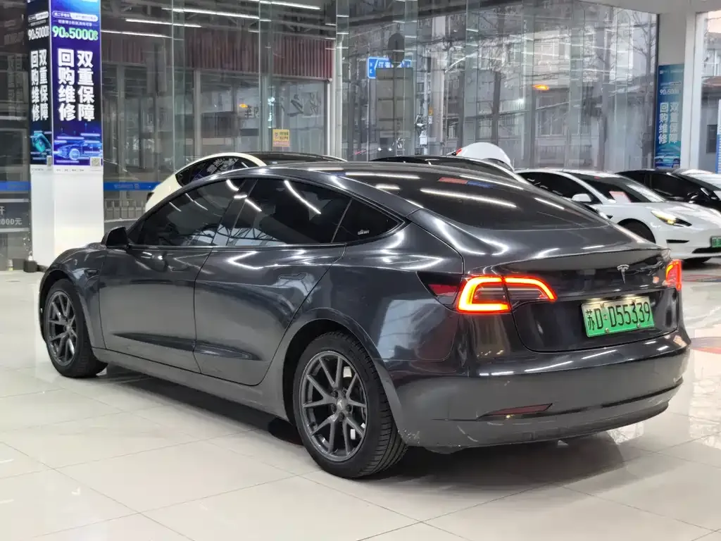 Tesla Model 3 — фото 10