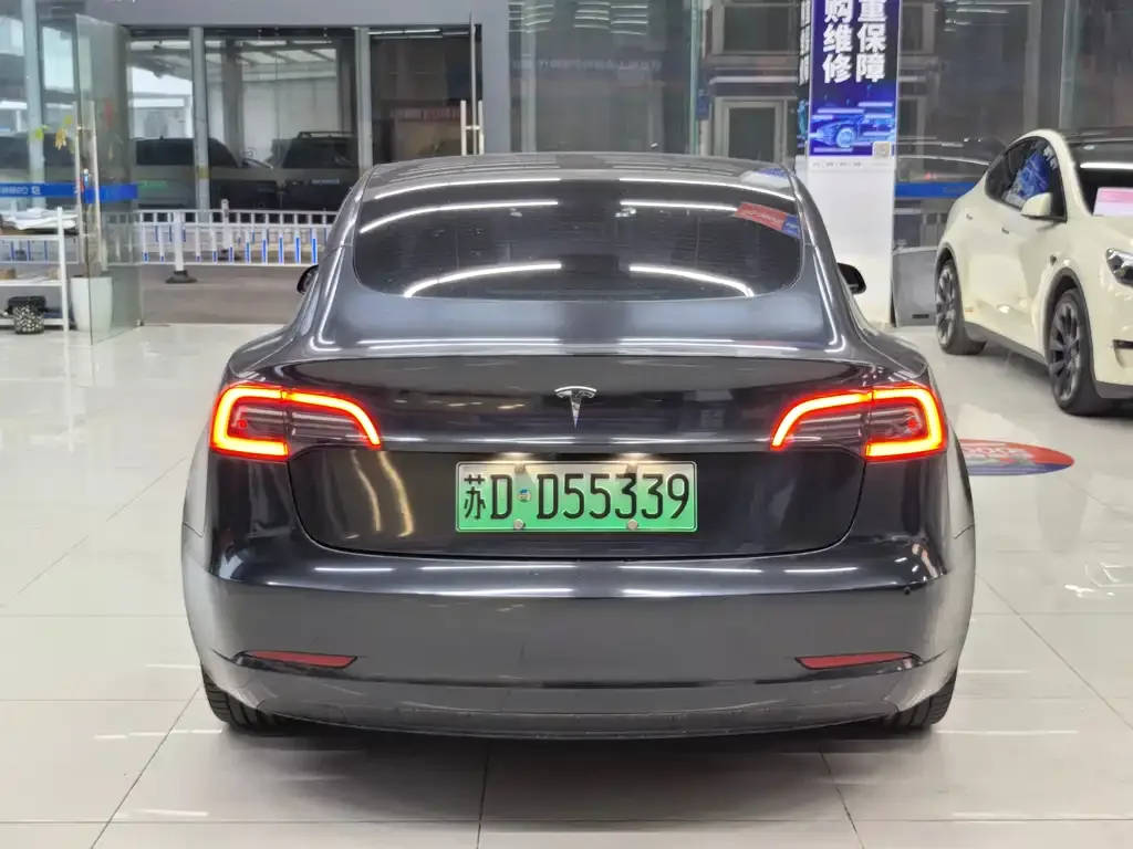 Tesla Model 3 — фото 3