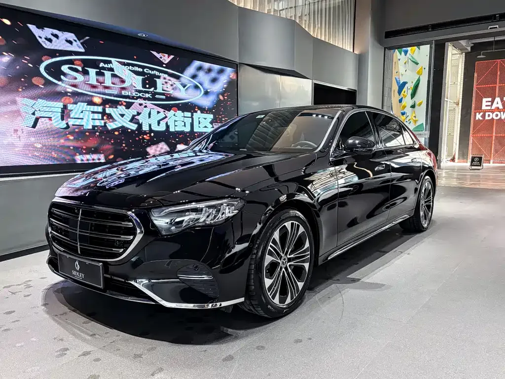 Mercedes-Benz E-Class — фото 1