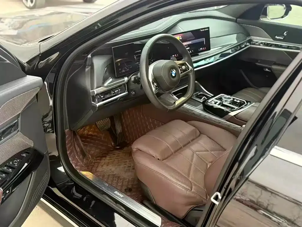 BMW 7 Series 2023 из CN, фото 7