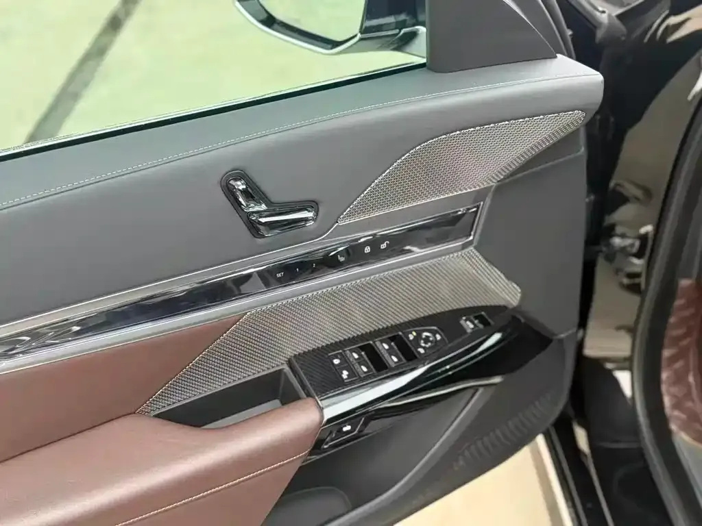 BMW 7 Series 2023 из CN, фото 9