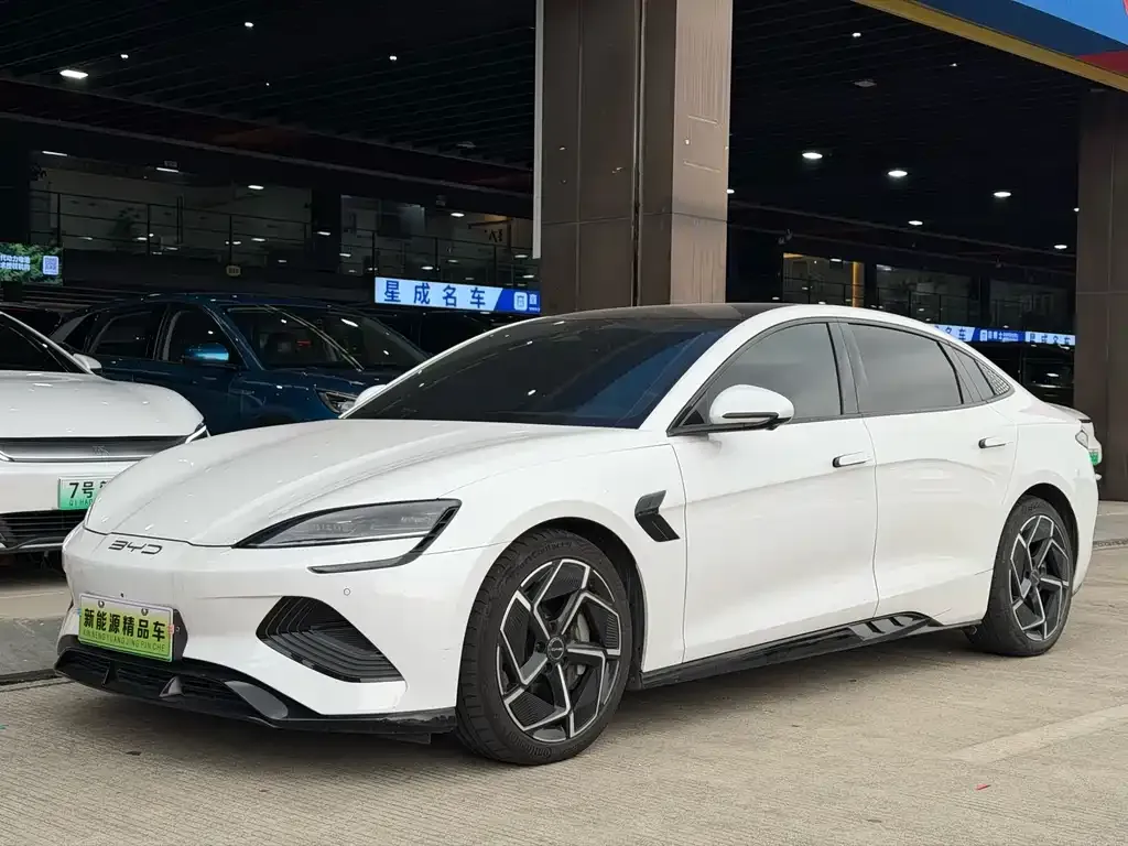 BYD Seal — фото 1