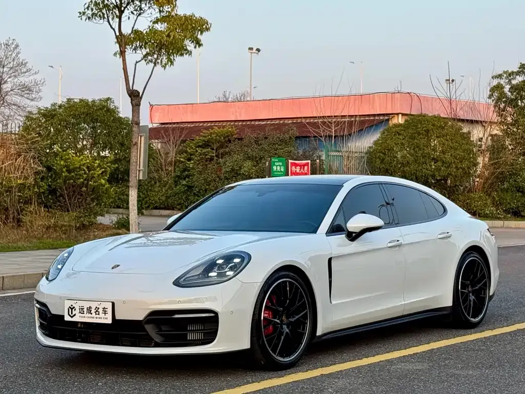 Porsche Panamera — фото 1