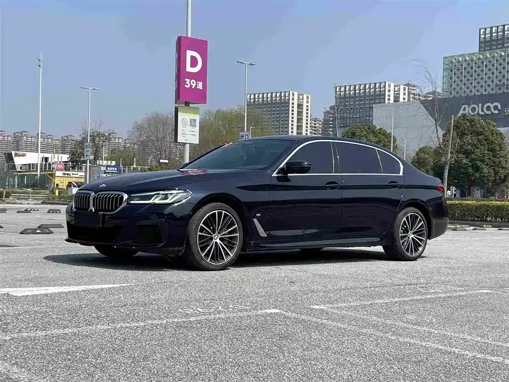 BMW 5 Series — фото 1