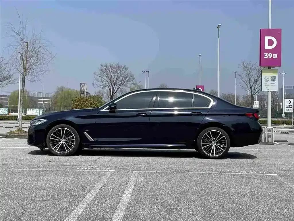 BMW 5 Series — фото 10