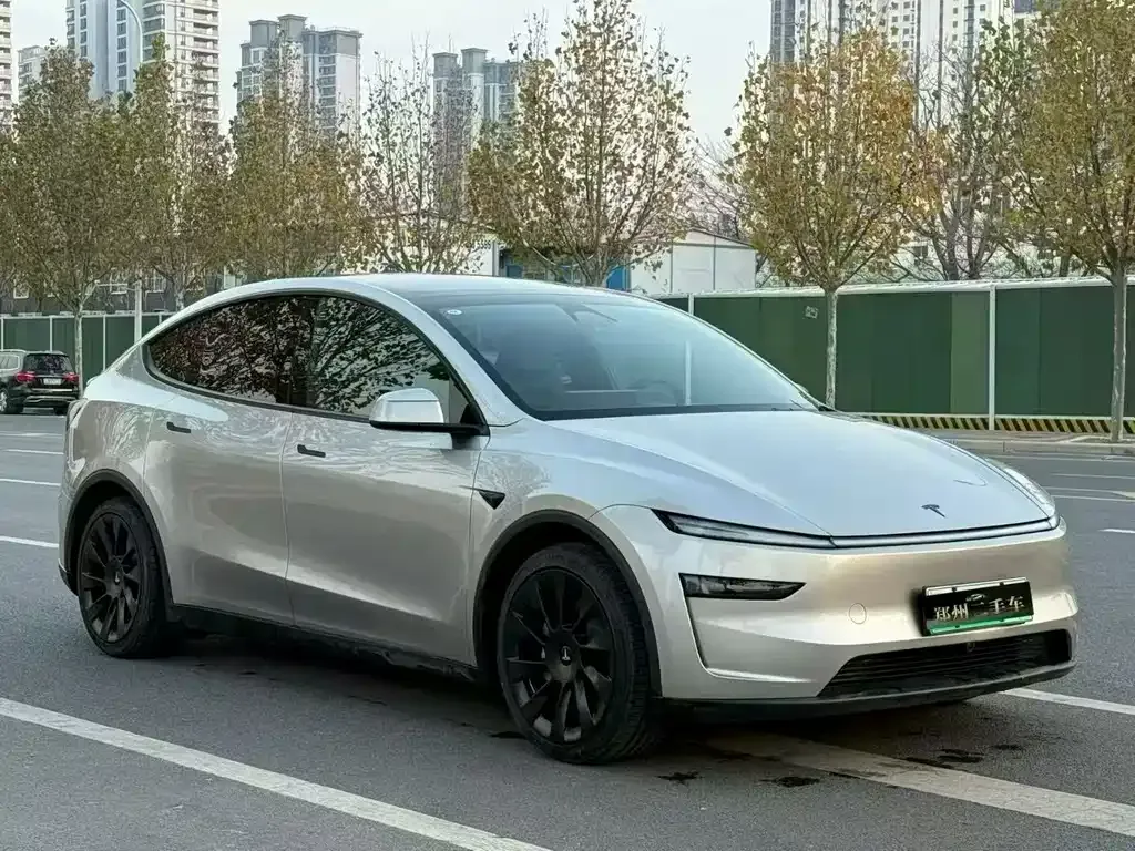 Tesla Model Y L — фото 4