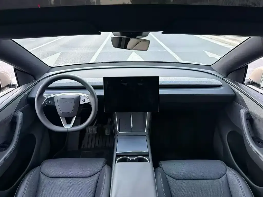 Tesla Model Y L — фото 7