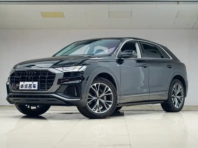 Audi Q8 — фото 1